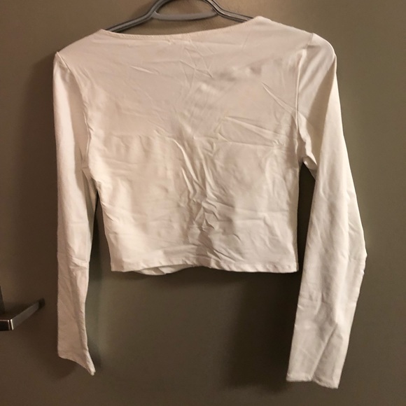 NEW WITH TAGS GARAGE CLOTHING LONG SLEEVE FROMT CUT OUTS LONG SLEEVE TOP - Picture 2 of 3